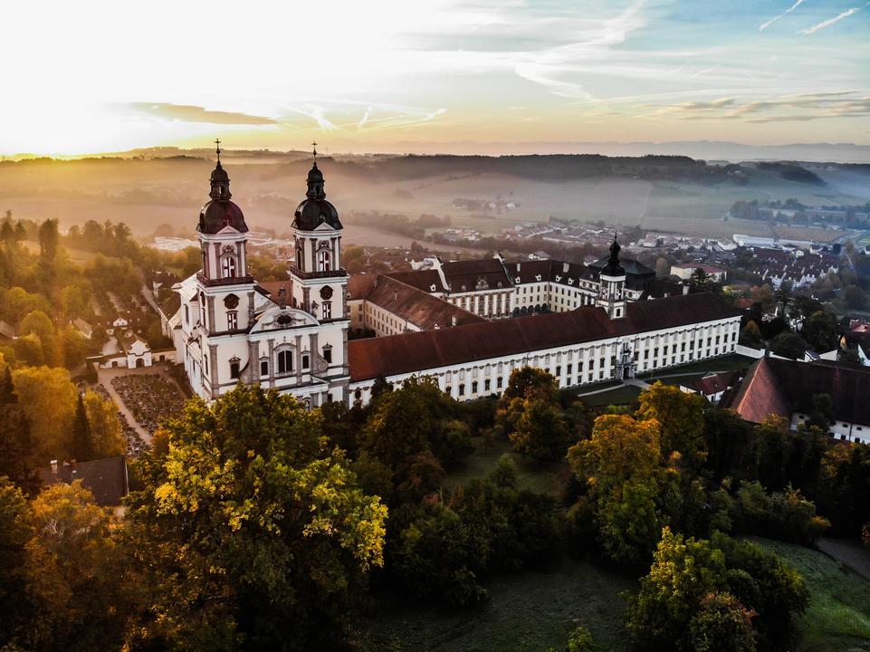 StiftStFlorian_Luftaufnahme-Herbst